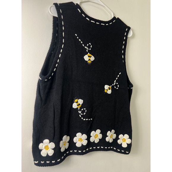Mandal Bay Sweater Vest Sz L Embroidered Bumble Bee Flower Teacher Grannycore - Picture 2 of 5